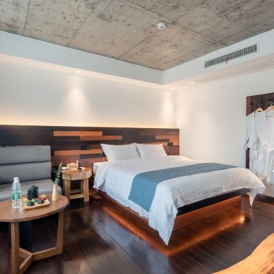 希言•舒适大床房（宝格丽床垫+原木手工家具）