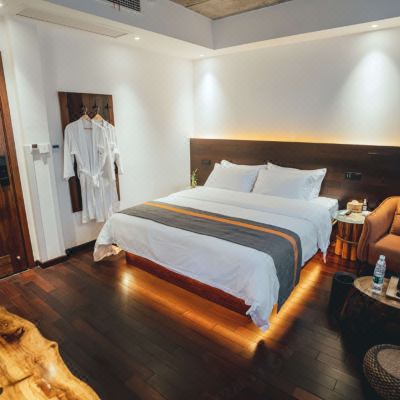 春登台•露台精致大床房（宝格丽床垫+原木手工家具）