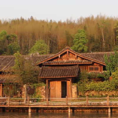 跃层温泉大床房（后院泡池）