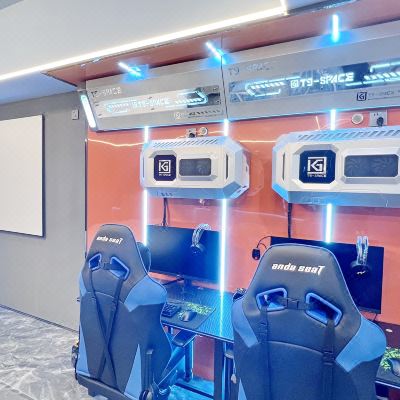 轻奢情侣投影大床房