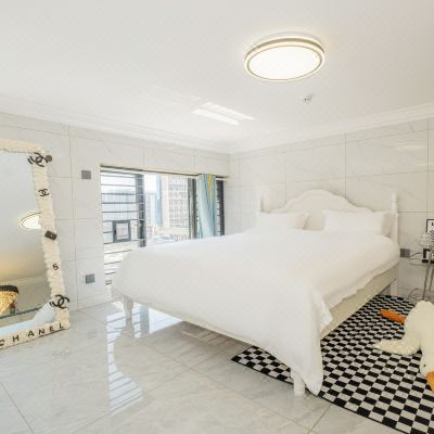 包豪斯风loft巨幕投影房（餐饮吧台+洗衣机+厨房+冰箱）