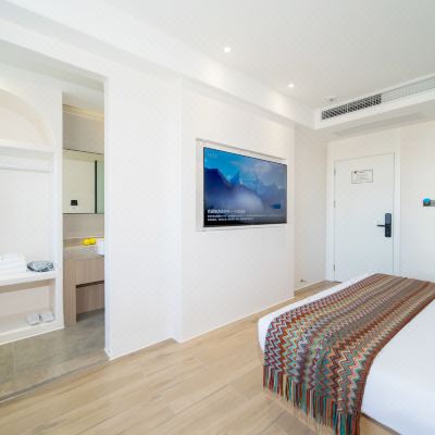 尘外-影院大床房