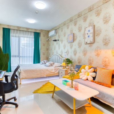 温馨ins轻奢一居室(110寸超清巨幕投影＋地暖＋高层夜景小米小爱音箱／27寸电脑／智能锁／超白衣镜／落日灯)