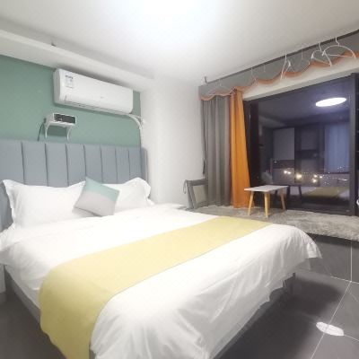 北欧轻奢投影大床房