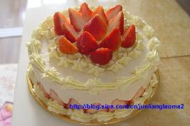 生日蛋糕—草莓慕斯蛋糕