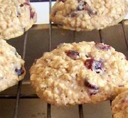 Chewy Oatmeal-Cranberry Cookies