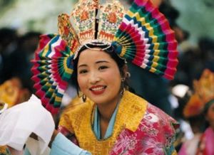  天下民宿 特产 之 藏族的服饰文化 
